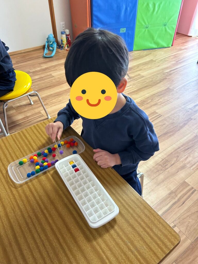 フェルトボールを使った微細運動